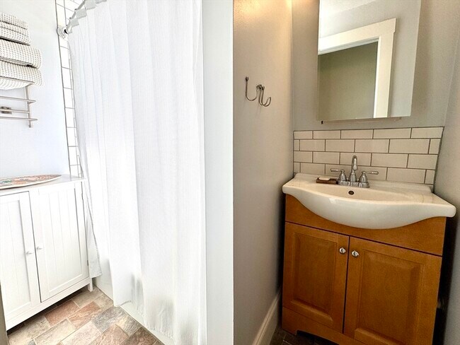 Building Photo - 4 Clifton St