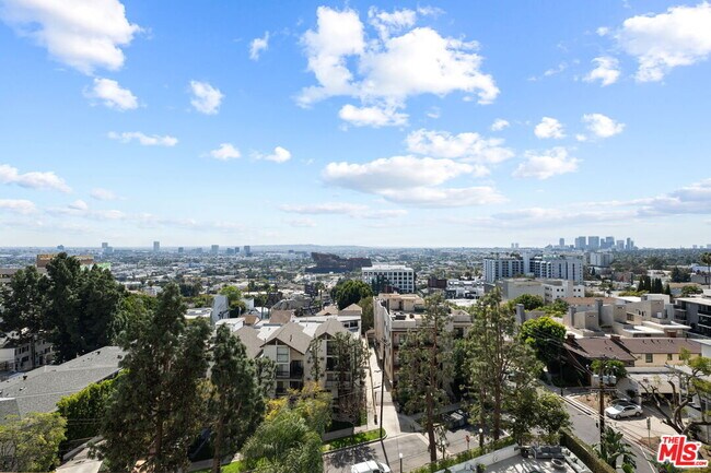 Building Photo - 8787 Shoreham Dr