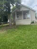 Building Photo - 525 Peach Orchard Dr