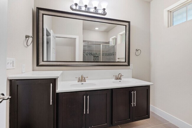 Building Photo - 11229 Avery Station Loop