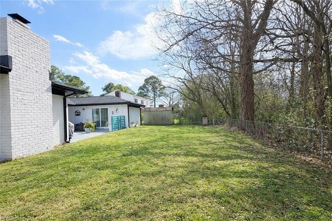 Building Photo - 4941 Brandywine Dr