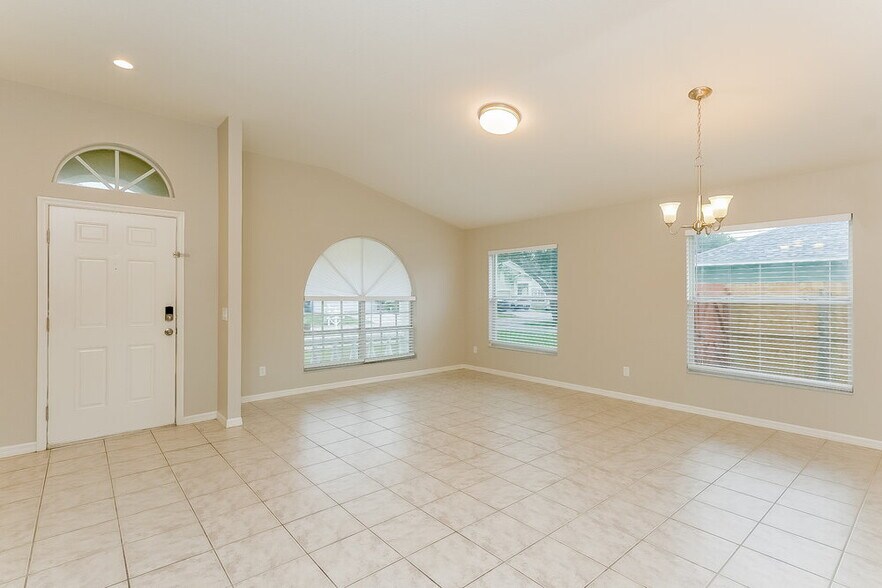 Building Photo - 1464 Lake Shore Ranch Dr