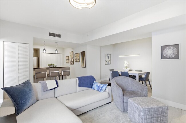 Building Photo - 511 SE 5 Ave