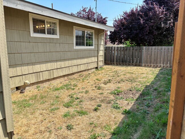 Building Photo - Parkrose Nicely Remodeled Ranch Home on Corner Lot with Carport, A/C