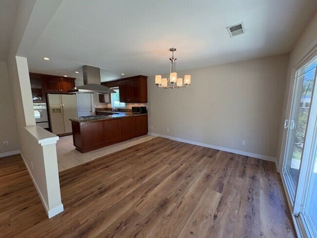 Building Photo - Prime Lake Lindero Leasing Opportunity!