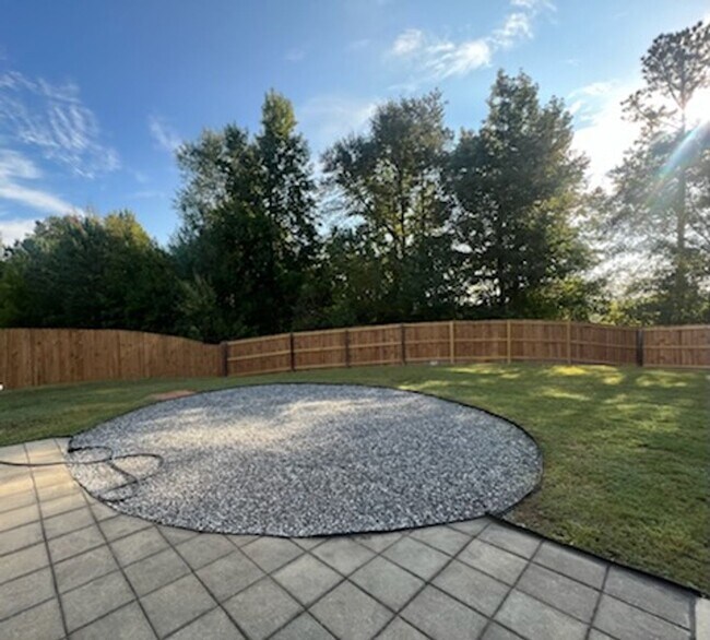 Building Photo - 8 Crestwood Ct