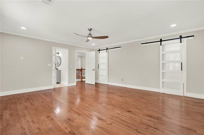 Building Photo - 3270 Brookview Dr