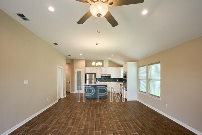 Building Photo - 2506 Cove Real Dr