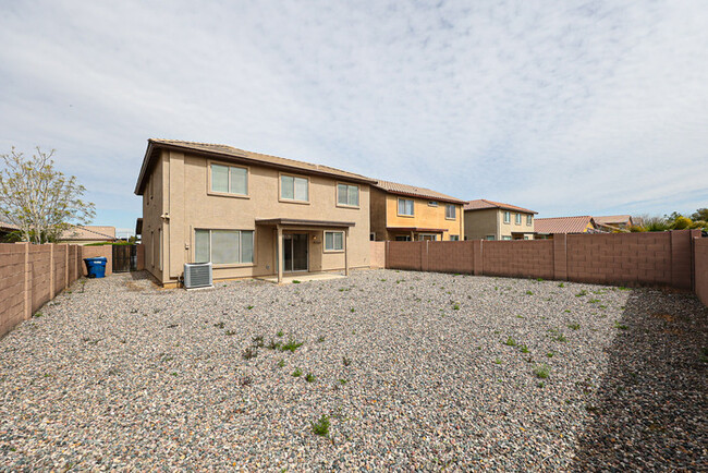 Building Photo - 4 bedrooms