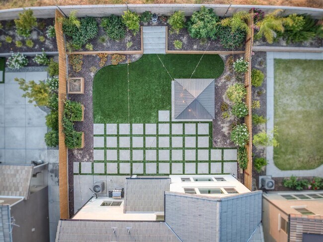 Building Photo - Copper River Canvas on the Bluffs! 4B/3BA ...