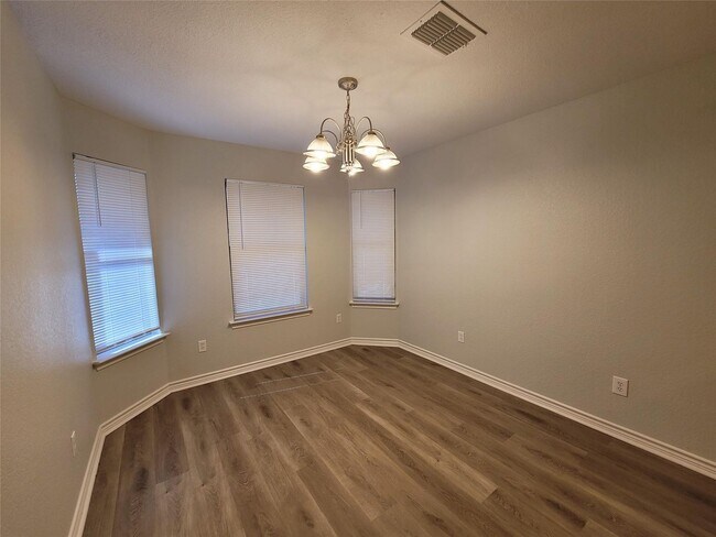 Building Photo - 3 BR/2BA | Single Family Home with large lot | 2-Car Garage | Large fenced backyard