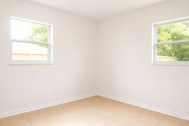 Building Photo - Coming Soon! 3 Bedroom, 1 Bathroom Home for Rent in Apollo Beach!
