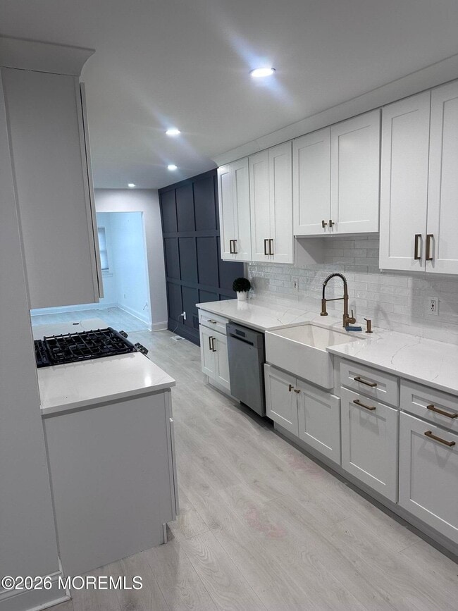 Building Photo - 225 Longwood Dr