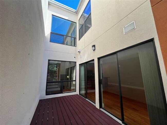 Building Photo - 1606 Hadley St