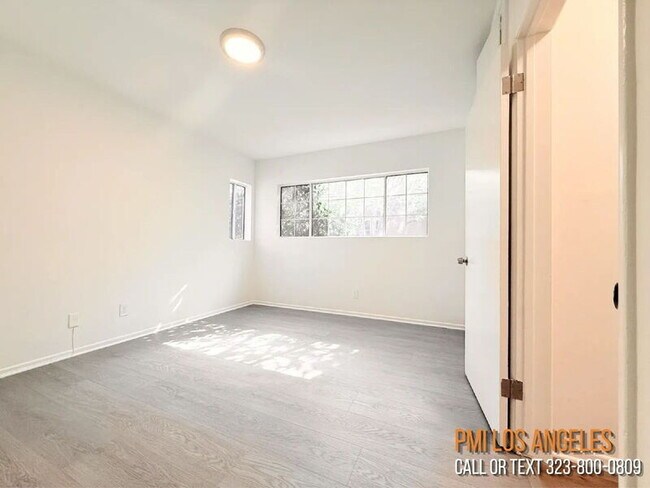 Building Photo - 10565 Camarillo St