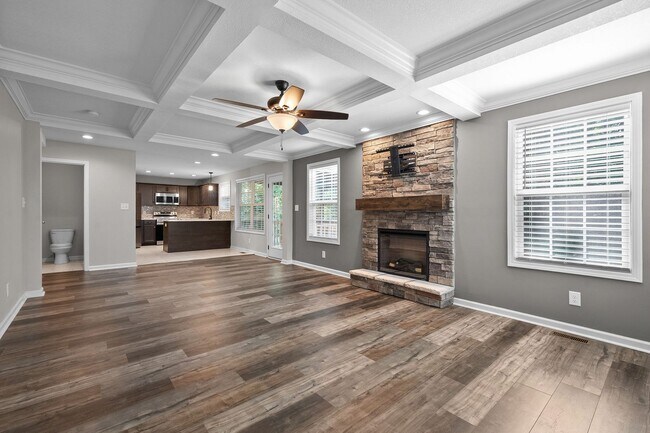 Building Photo - Pet Friendly Four Bedroom!