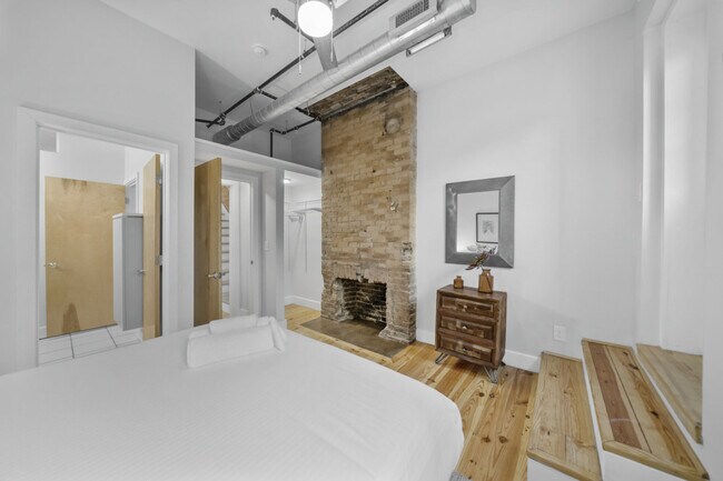 Building Photo - 122 W Elder St