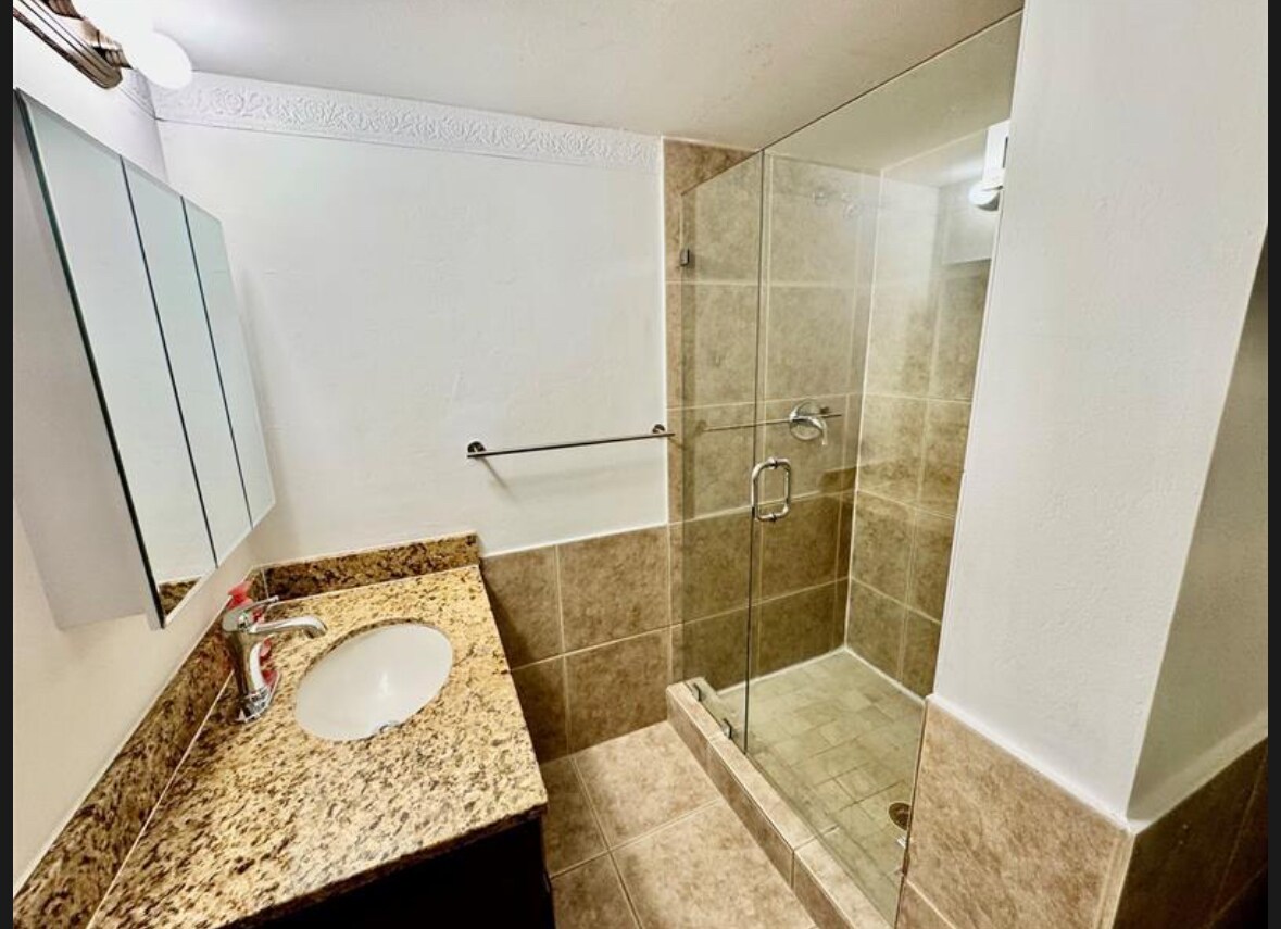 Building Photo - 7175 Orange Dr