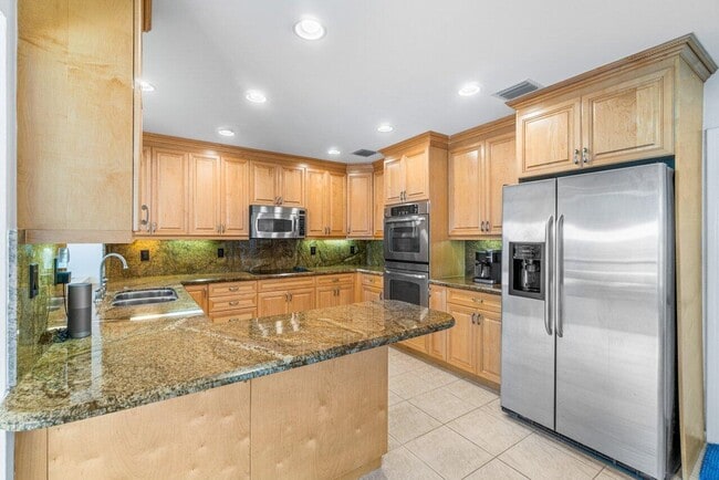 Building Photo - 1350 SW 13th Pl