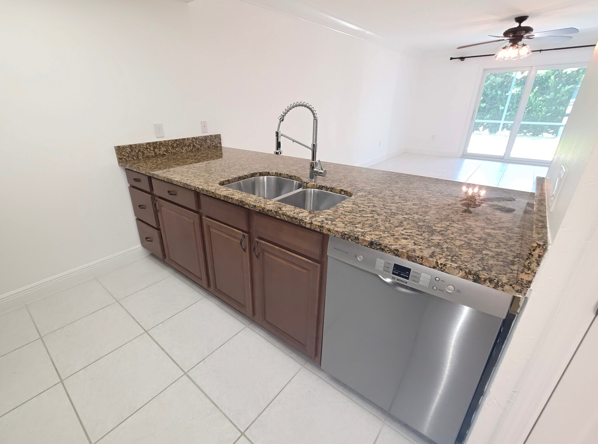 Building Photo - 154 Cypress Way E