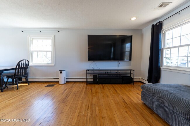 Building Photo - 406 Lawrence Dr