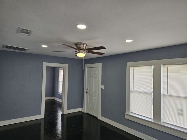 Building Photo - 2 bedroom house for rent in Downtown Killeen
