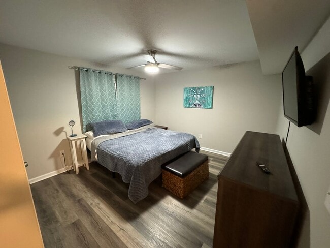 Building Photo - PETS CONDITIONAL + FURNISHED OPTION - Cute Sleepy Hollow Flats-Style Condo!