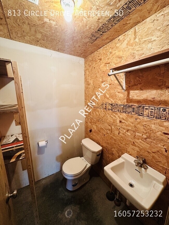 Building Photo - 1624 6th Ave SW