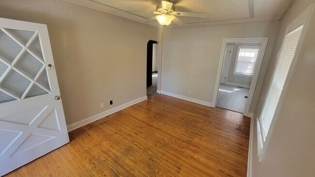 Building Photo - Two Bedroom Home with Fenced In Backyard