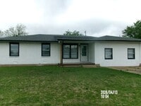 Building Photo - Modern 4-Bedroom Home