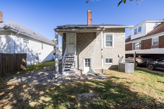 Building Photo - 1220 Manitau Ave