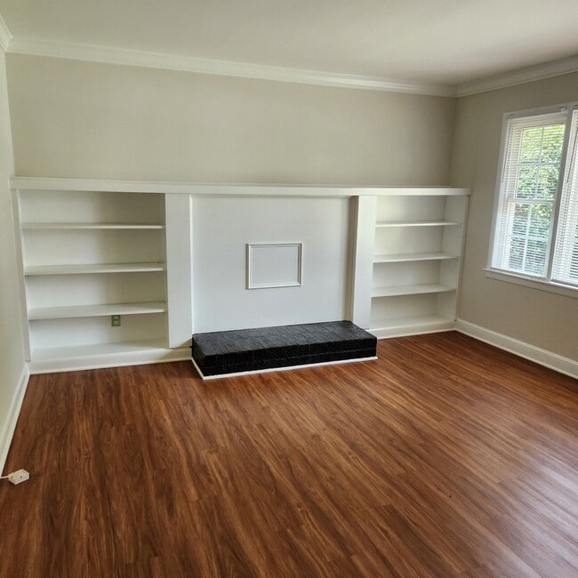 Building Photo - 6 N Gaywood Dr