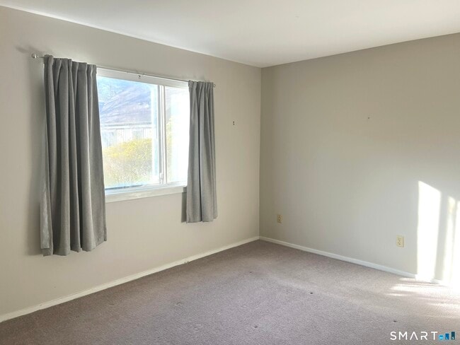 Building Photo - 725 Heritage Vlg