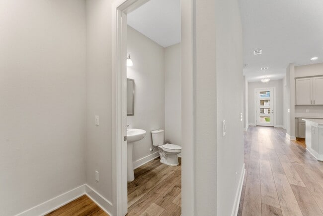 Building Photo - Nice 3/2.5 Bath Home with Bonus Room and 2...
