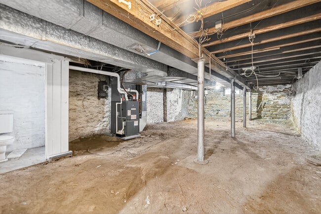 Building Photo - 517 Armandale St