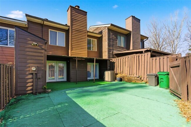 Building Photo - 1512 Stoneleigh Way