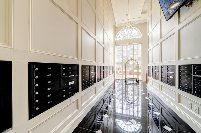 Building Photo - 6900 Fleetwood Rd