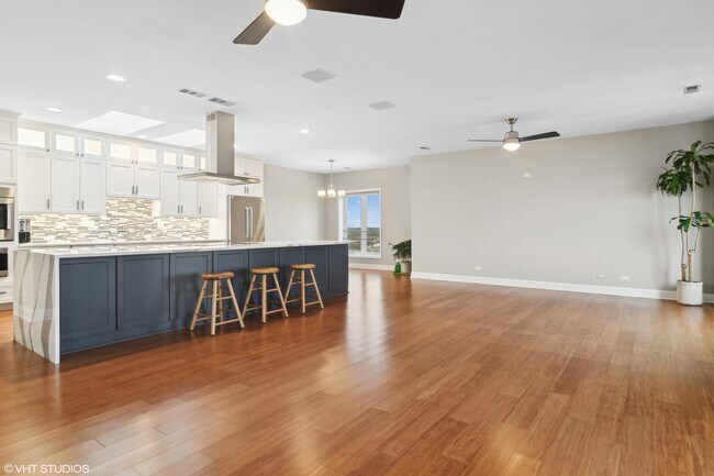 Building Photo - 1 Renaissance Pl