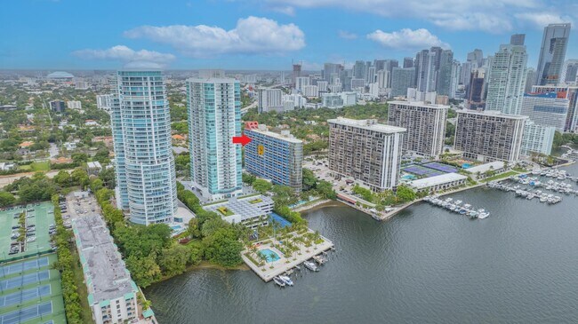 Building Photo - 2025 Brickell Ave