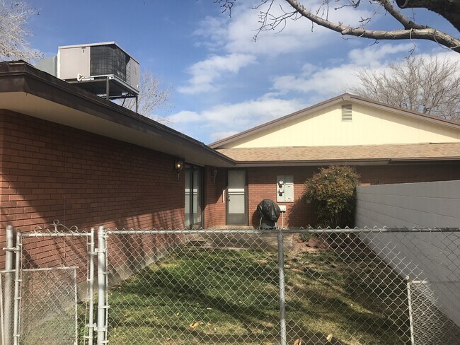 Building Photo - 840 S 400 E