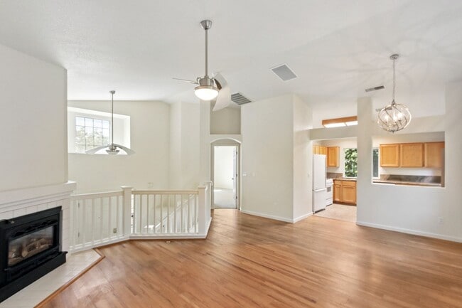 Building Photo - 3 Bedroom in Mace Ranch