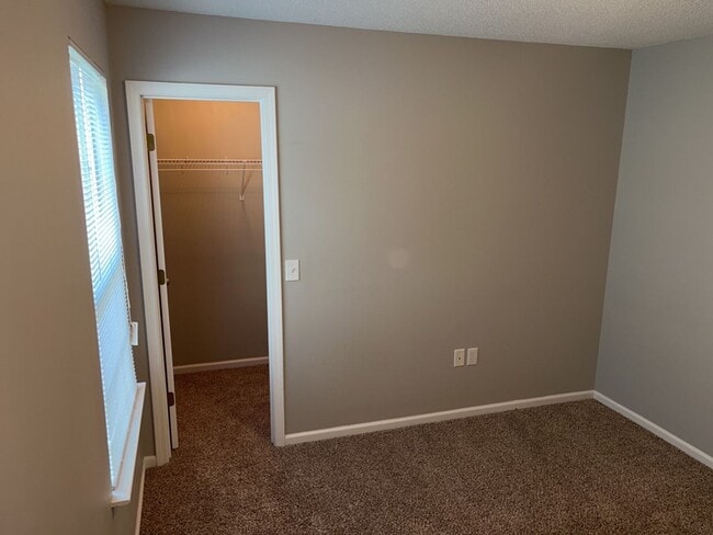 Building Photo - 149 Lancaster Way