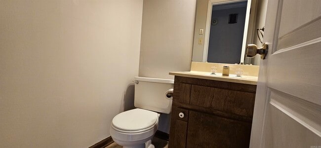 Building Photo - 107 Roundleaf Ct