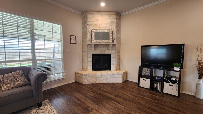 Building Photo - New, Gorgeous 4 bedroom, 3 bathroom home C...
