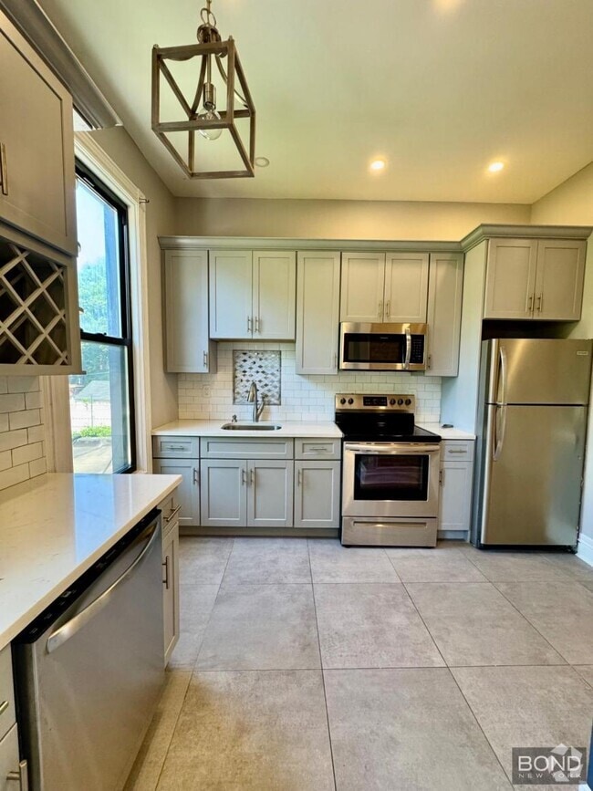 Building Photo - 2 bedroom in BROOKLYN NY 11208