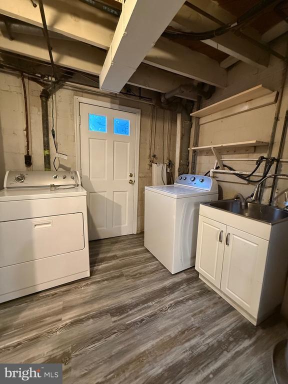 Building Photo - 5852 Mt Vernon Dr