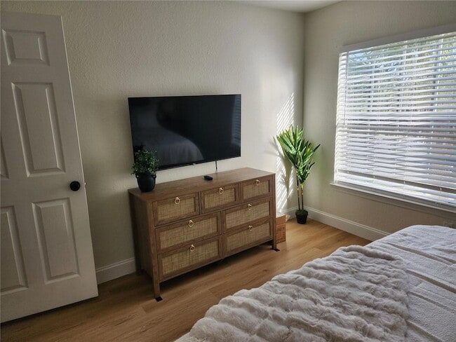 Building Photo - 8926 Manor Loop