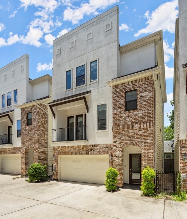 Building Photo - 742 W 24th St