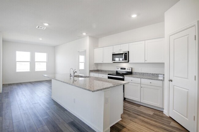Building Photo - 5002 Highland Spgs Dr