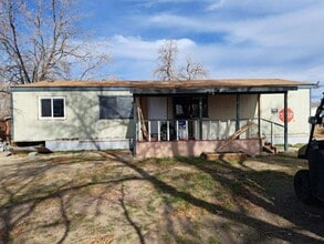 Building Photo - 3 bedroom,  2 bath on a quarter acre for rent